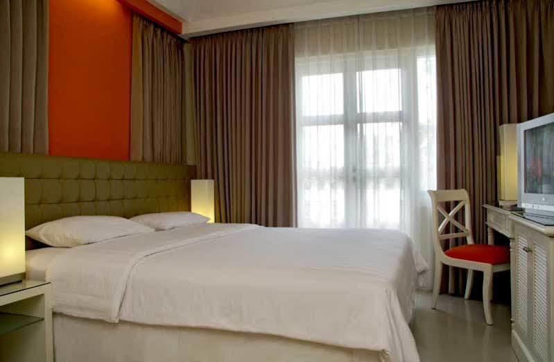 Ciputra Golf, Club & Hotel Surabaya Exterior foto